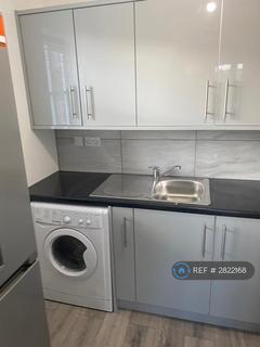 2 bedroom flat to rent, Chandlers Drive, Erith, DA8