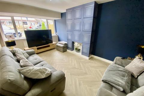 4 bedroom semi-detached house for sale, Greenside Mount, Mirfield