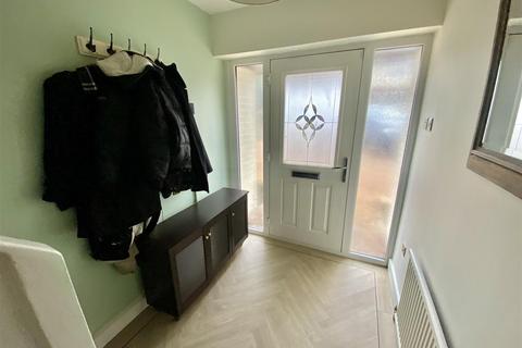 4 bedroom semi-detached house for sale, Greenside Mount, Mirfield