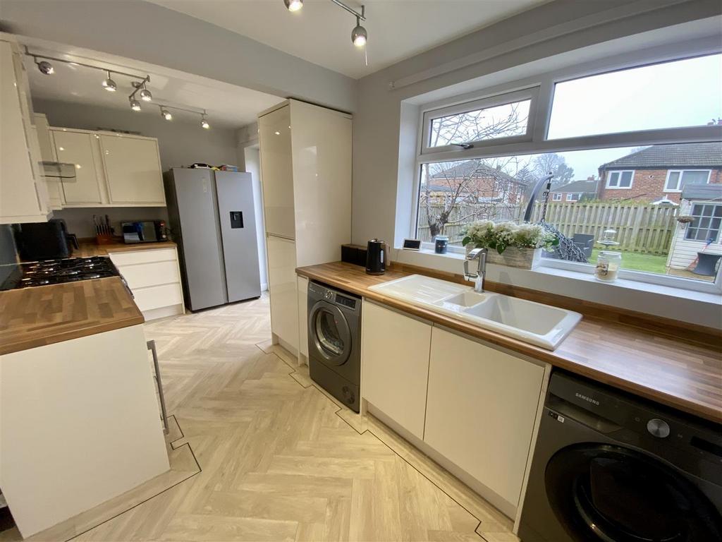 Bramleys Estate Agents - Greenside Mount - Mirfiel