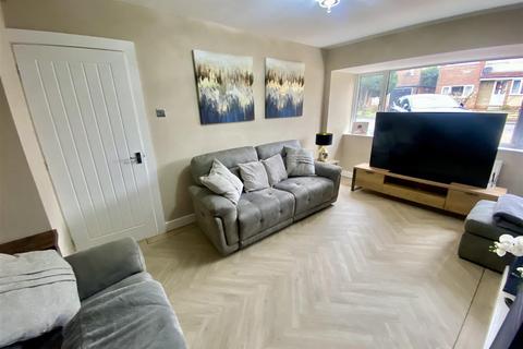 4 bedroom semi-detached house for sale, Greenside Mount, Mirfield
