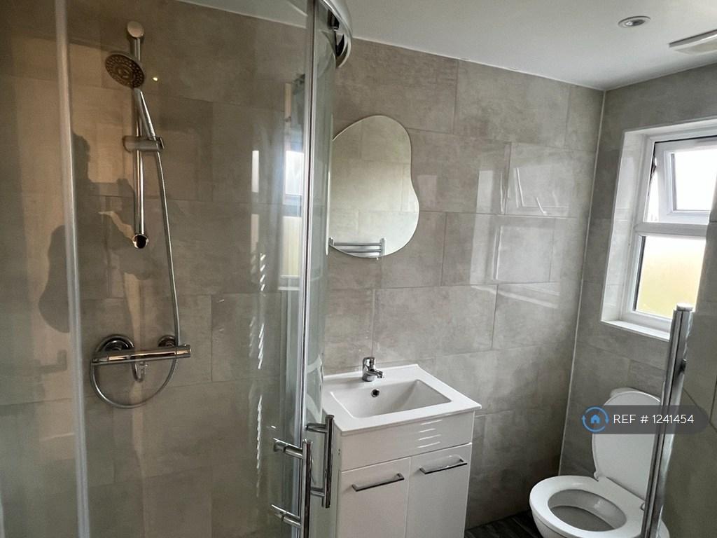 2nd Floor Bathroom