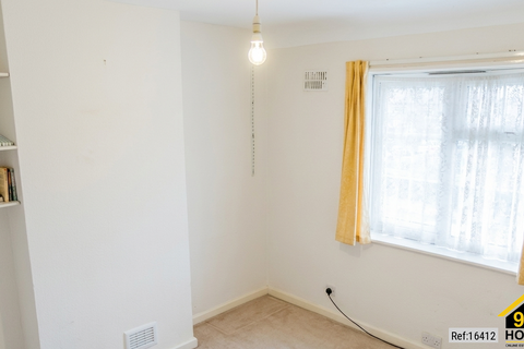 3 bedroom terraced house to rent, Blanchland Road, Morden, Surreny, SM4