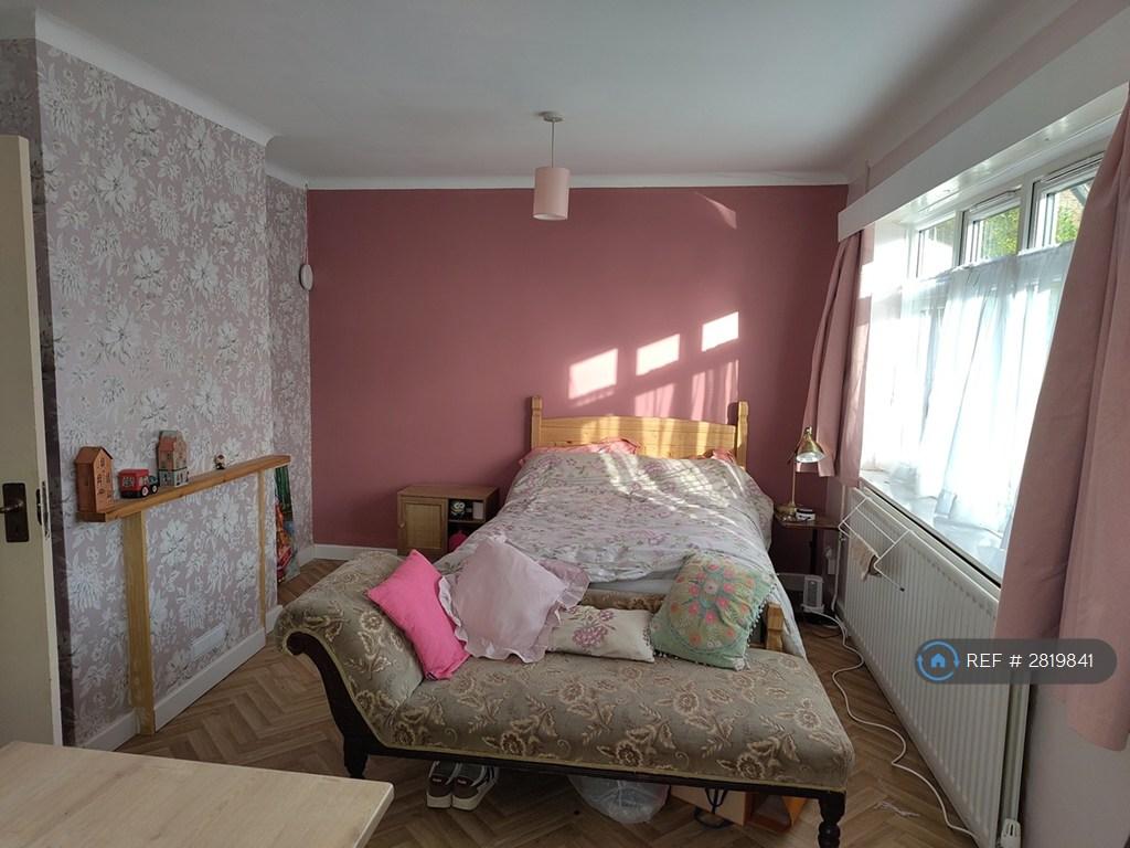 Room 1 - Kitchenette To Bed