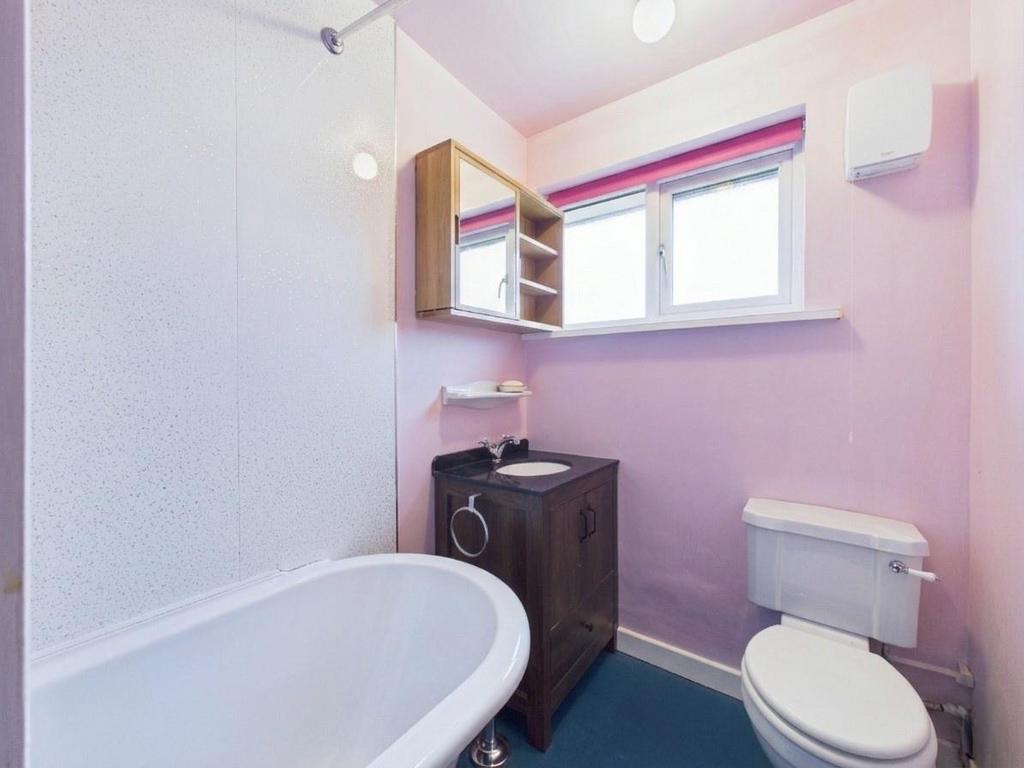 Bathroom (1).png