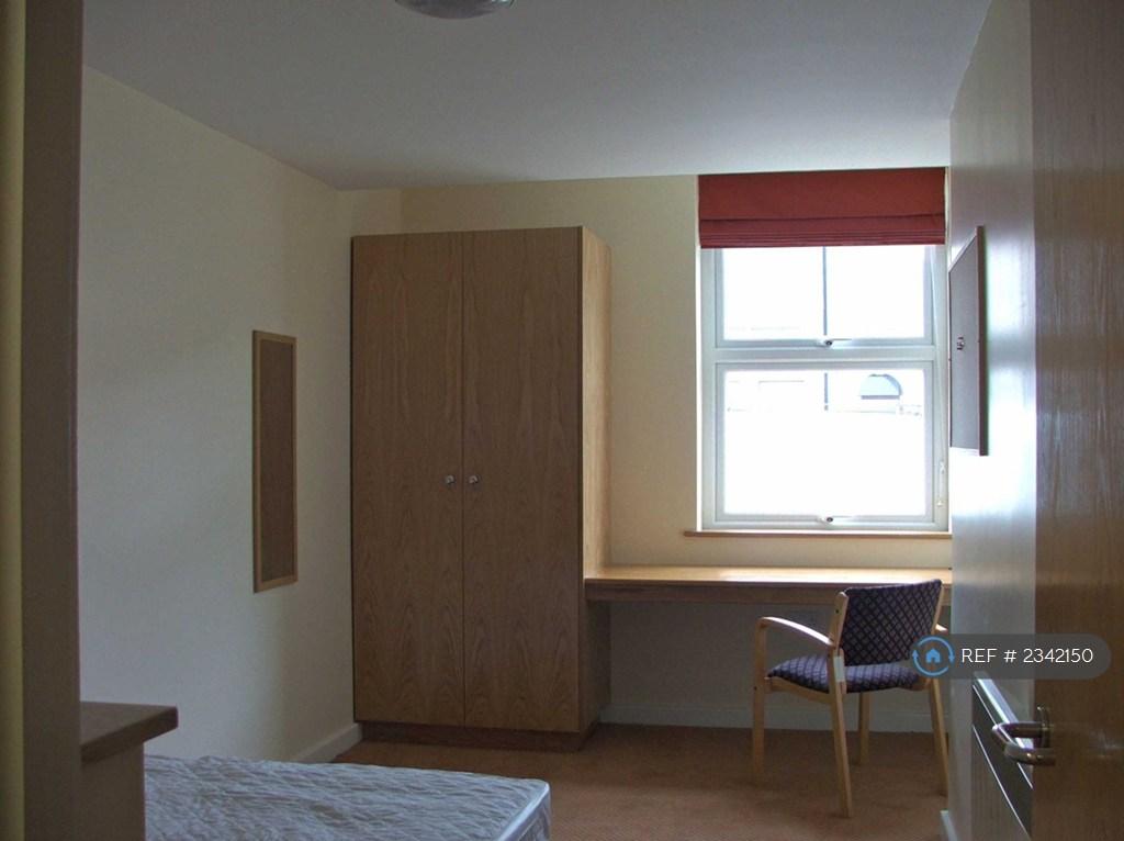 5 Equal Size Bedrooms