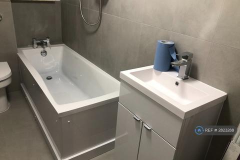 2 bedroom flat to rent, Great North Road, New Barnet, Barnet, EN5