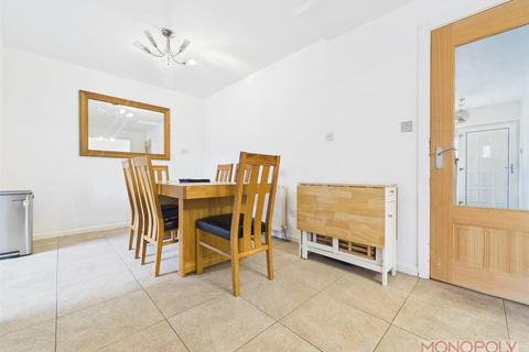 undefined, Heol Llawhaden, Wrexham
