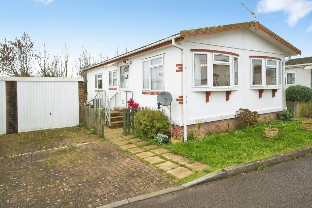 2 bedroom detached house for sale