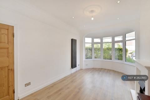 3 bedroom end of terrace house to rent, Hermiston Avenue, London, N8