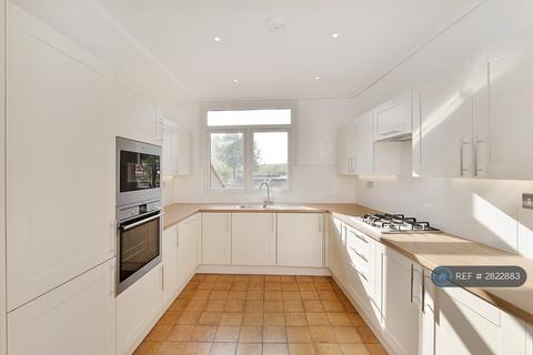 3 bedroom end of terrace house to rent, Hermiston Avenue, London, N8