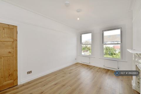 3 bedroom end of terrace house to rent, Hermiston Avenue, London, N8