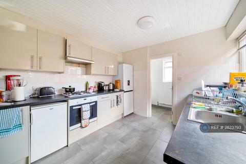 5 bedroom end of terrace house to rent, Thackeray Road, Southampton, SO17