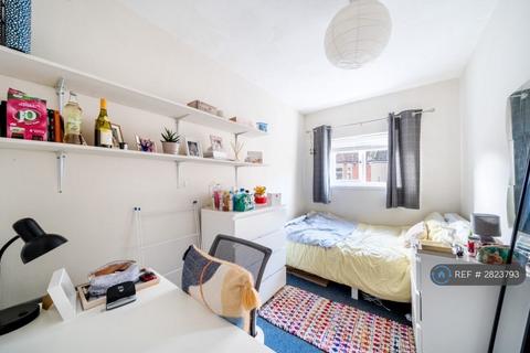 5 bedroom end of terrace house to rent, Thackeray Road, Southampton, SO17