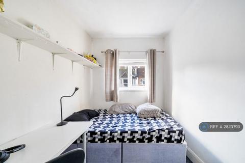 5 bedroom end of terrace house to rent, Thackeray Road, Southampton, SO17