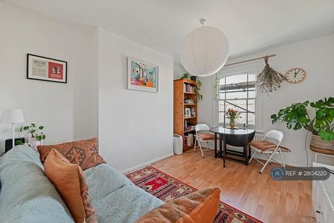 2 bedroom flat to rent, Wray Crescent, London, N4
