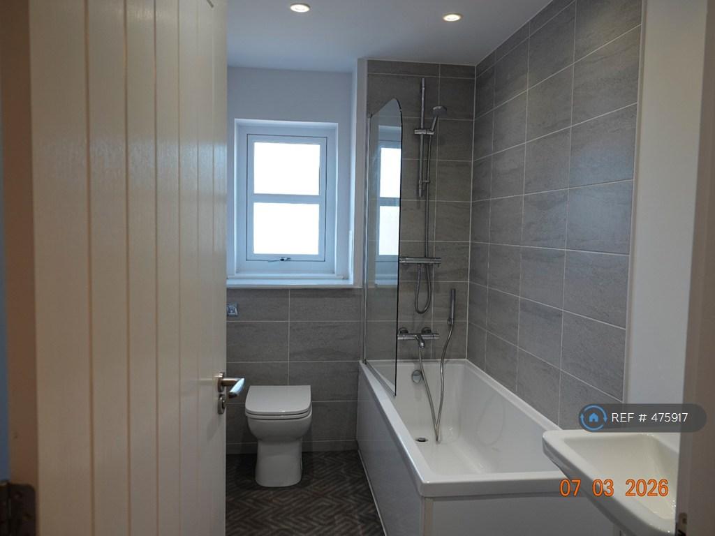 Bath/Shower Room