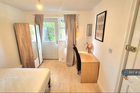 undefined, Thomas Chapman Grove, Northampton, NN4