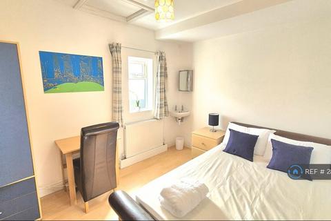 undefined, Thomas Chapman Grove, Northampton, NN4