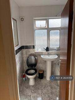 2 bedroom flat to rent, Fordyke Road, Dagenham, RM8