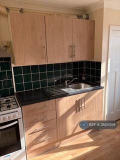 2 bedroom flat to rent, Fordyke Road, Dagenham, RM8