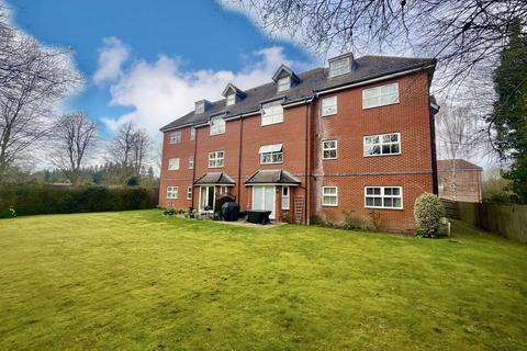 3 bedroom flat for sale, St. Francis Close, Crowthorne RG45