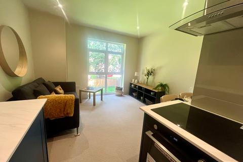 2 bedroom apartment to rent, Whalley Road, Manchester, M16