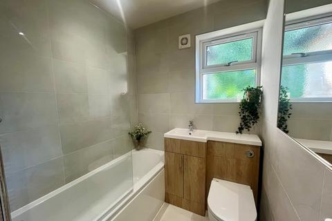 2 bedroom apartment to rent, Whalley Road, Manchester, M16