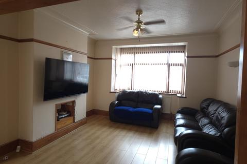 3 bedroom house to rent, Langham Road, Oldham, OL8