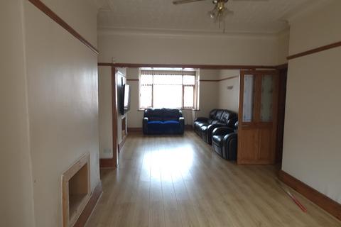 3 bedroom house to rent, Langham Road, Oldham, OL8