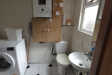 3 bedroom house to rent, Langham Road, Oldham, OL8
