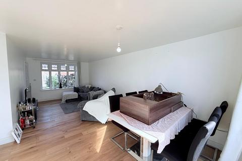 3 bedroom terraced house to rent, Dunsby Close, Nottingham, NG11