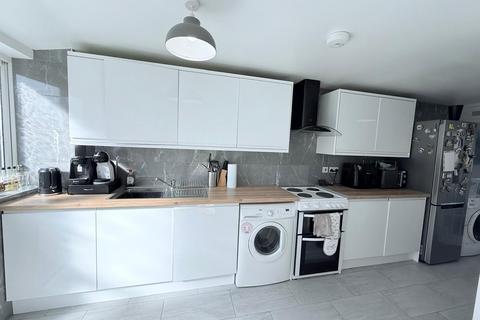3 bedroom terraced house to rent, Dunsby Close, Nottingham, NG11