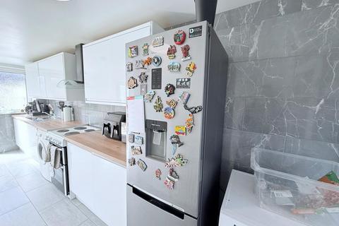3 bedroom terraced house to rent, Dunsby Close, Nottingham, NG11