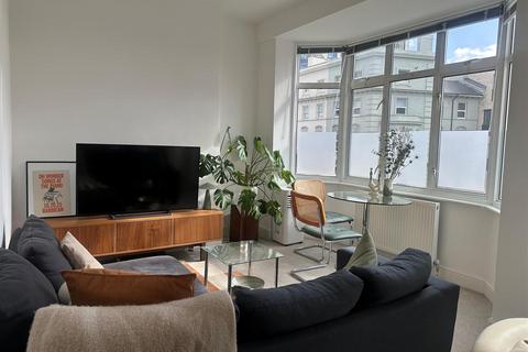 1 bedroom flat to rent, Battersea Park Road, London SW11