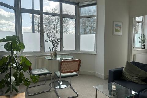 1 bedroom flat to rent, Battersea Park Road, London SW11