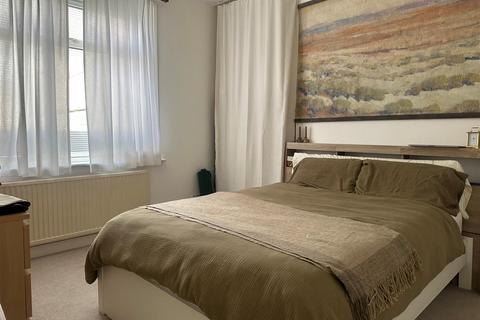 1 bedroom flat to rent, Battersea Park Road, London SW11