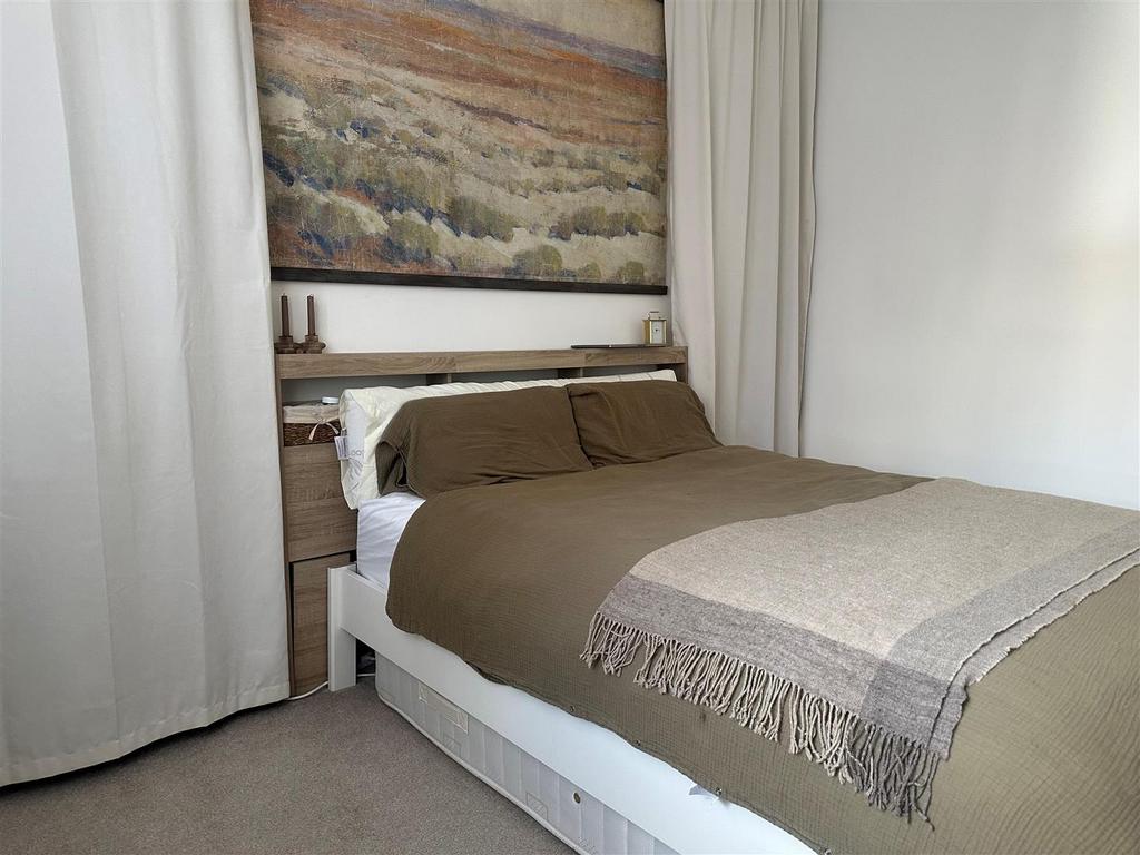 Bedroom Battersea Park Road .jpg
