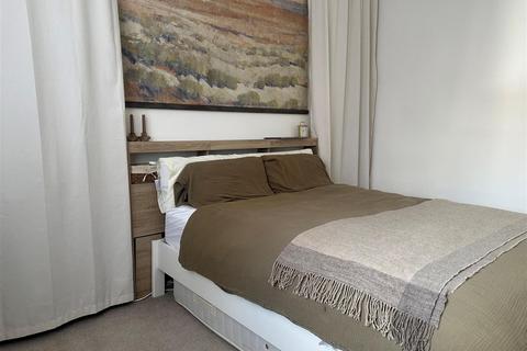 1 bedroom flat to rent, Battersea Park Road, London SW11