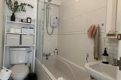 1 bedroom flat to rent, Battersea Park Road, London SW11