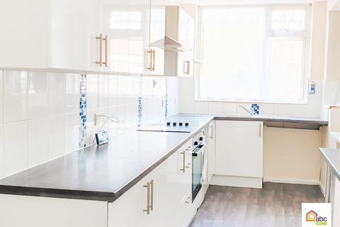 3 bedroom semi-detached house to rent, Third Avenue, Dagenham, RM10 9BD, UK