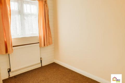 3 bedroom semi-detached house to rent, Third Avenue, Dagenham, RM10 9BD, UK