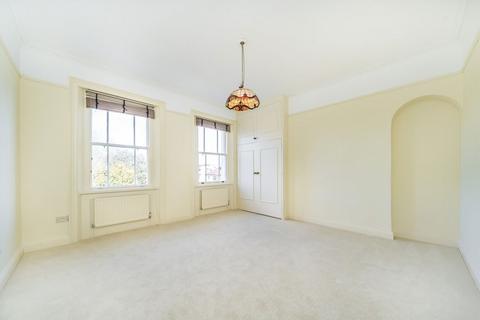 undefined, Upper Sunbury Road, Hampton TW12