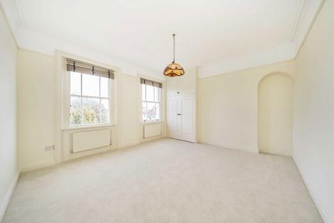 2 bedroom flat for sale, Upper Sunbury Road, Hampton TW12
