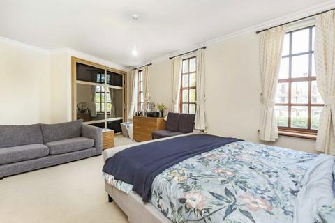 undefined, Queens Reach, East Molesey KT8