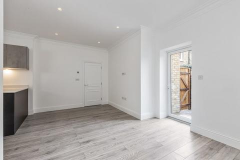 2 bedroom apartment to rent, CROMWELL HOUSE, WALTON ROAD, EAST MOLESEY