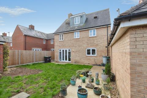 5 bedroom detached house for sale, Walton Grove, Biggleswade, Bedfordshire, SG18