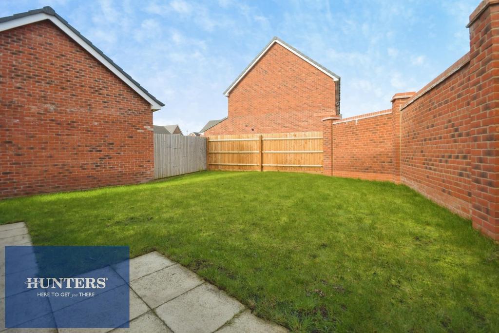 REAR GARDEN 01.jpg