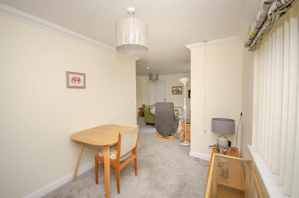 Dining area pic 2.jpg