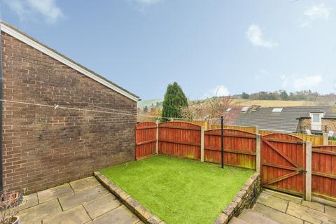 3 bedroom terraced house for sale, Quarry Close, Glossop, SK13